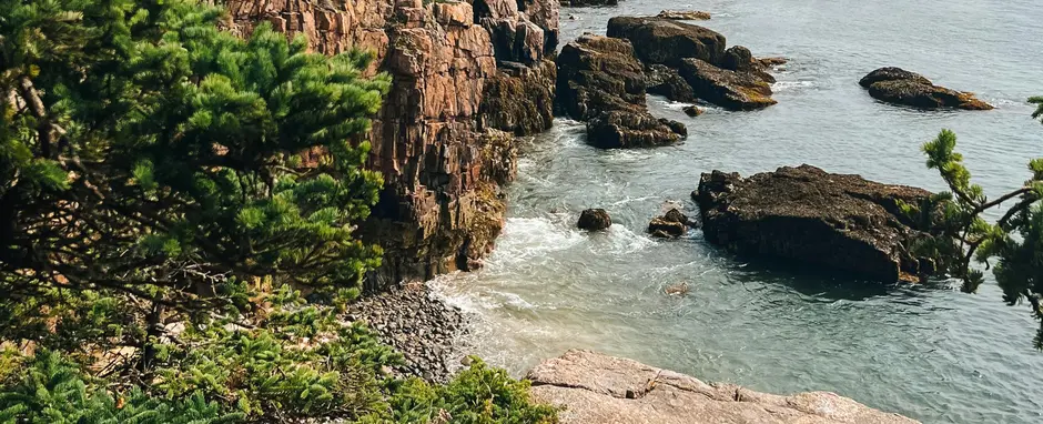 A photograph of the Maine coastline
