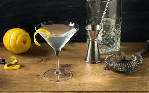 Dry Martini - Liquor.com