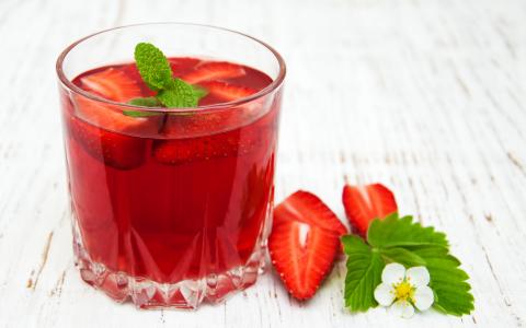 Strawberry Tom Shrub