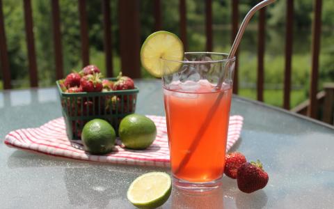 Strawberry Lime Mocktail Mule