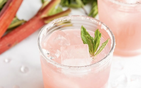 Rhubarb Pie Cocktail 