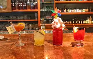 Cocktails and Venas Fizz House