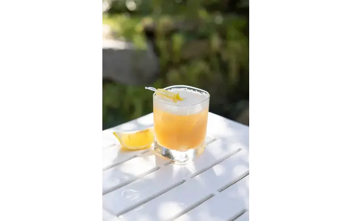 Amaretto sour cocktail