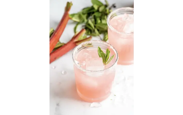 Rhubarb Pie Cocktail 