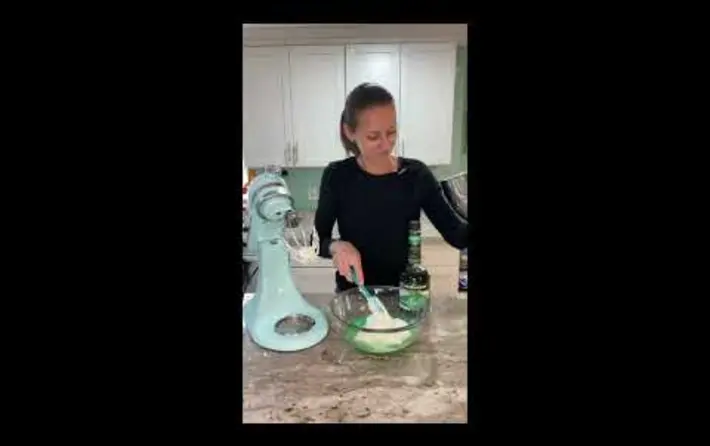 Cocktails with Katya - Mini Grasshopper Pies