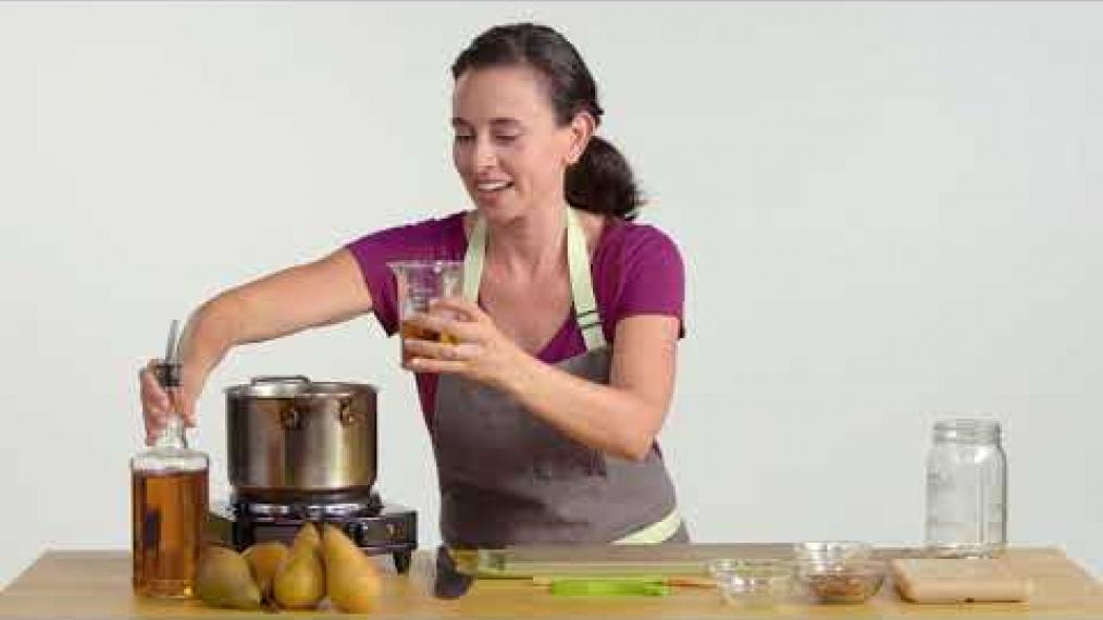 Maine based chef, Amy Kayne will teach you how to make a Vanilla Panna Cotta using spirits and items from your home! This is the perfect at-home dessert!
